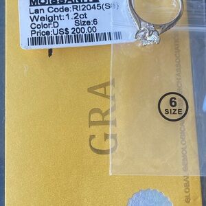 Elegant Silver Ring with Clear Gemstone